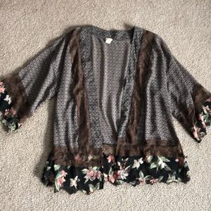 Floral lace kimono